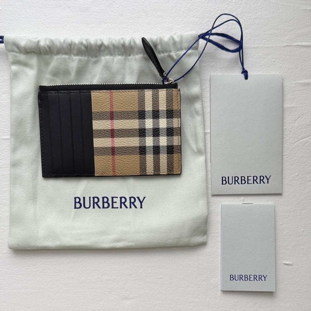 NWT Burberry Vintage Check zip-up cardholder